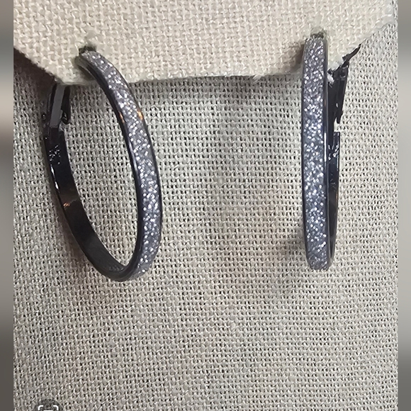 Black hoop earrings with sparkly rhinestones - Picture 1 of 11